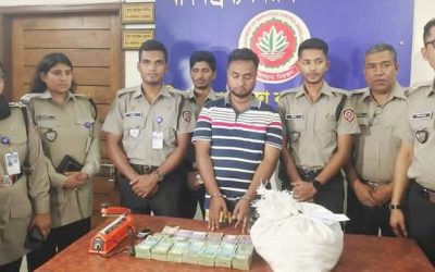 রাজশাহীতে মাদকের গড ফাদার তারেককে সাড়ে ৬ কেজি হেরোইন ও নগদ ১৩ লক্ষ টাকা সহ গ্রেফতার করেছে বিভাগীয় গোয়েন্দা শাখা