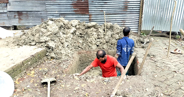 আদালতের নির্দেশ অমান্য করে জমি দখল করে পাকা ঘর নির্মাণের অভিযোগ