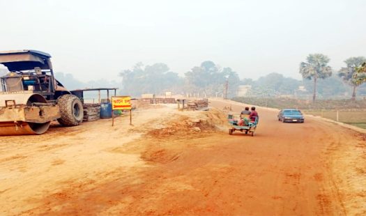 সাটুরিয়ায় ৪ বছরেও শেষ হয়নি বালিয়াটি-দিমুখা সড়ক সংস্কার: চরম ভোগান্তিতে লক্ষাধিক মানুষ