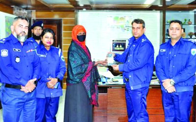 রাজশাহী জেলা পুলিশ নাঈমুল হাছান ‘‘হারিয়ে যাওয়া ৫০টি মোবাইল ফোন মালিকদের নিকট হস্তান্তর’’ করেছেন