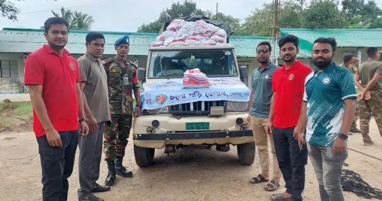 বানভাসি মানুষদের পাশে ‘চলো গড়ি বেলাব’