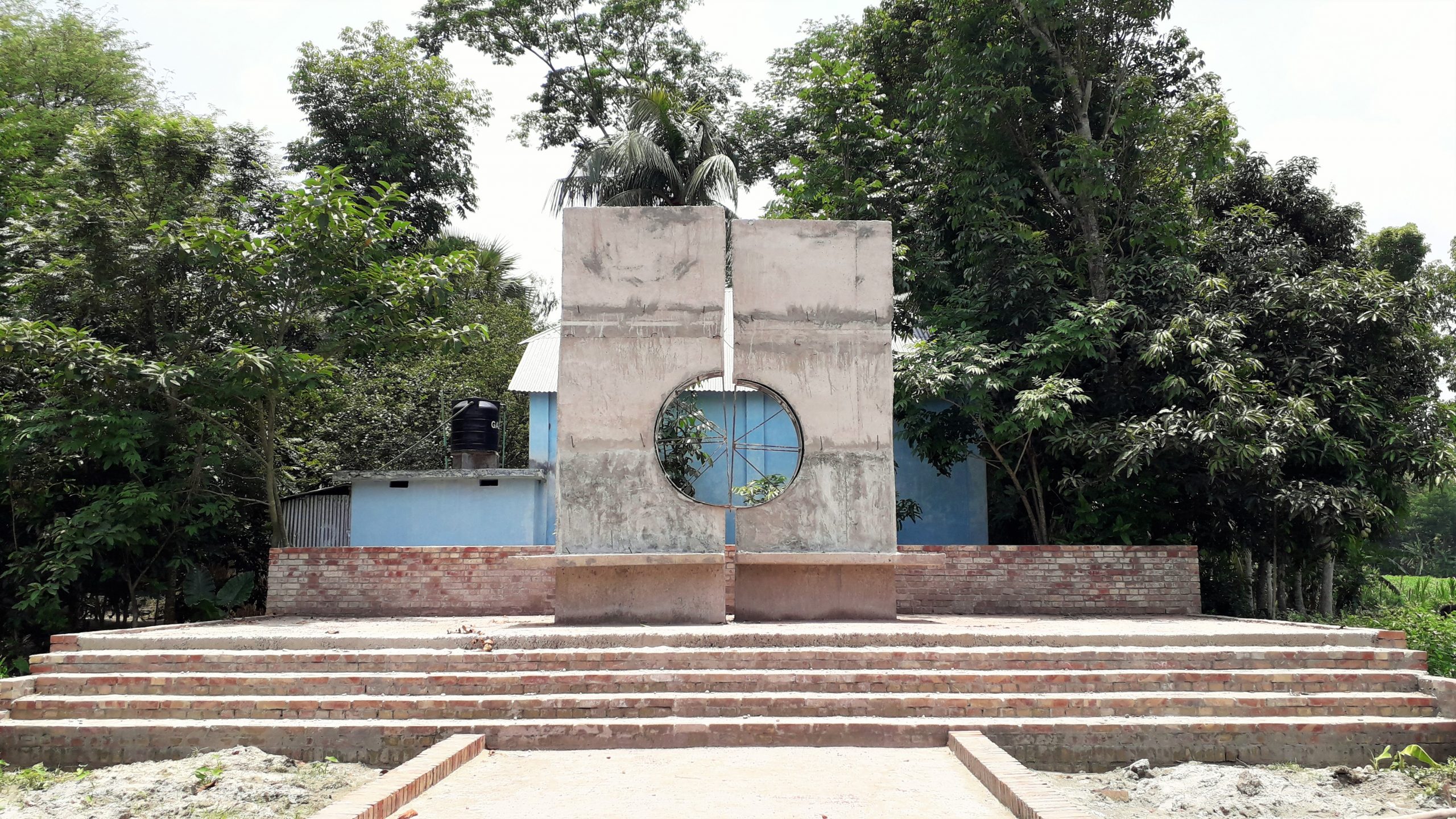 মাদারীপুরের রাজৈরে ৪৯ বছর পর নির্মাণ হল গণহত্যা স্মৃতি কেন্দ্র