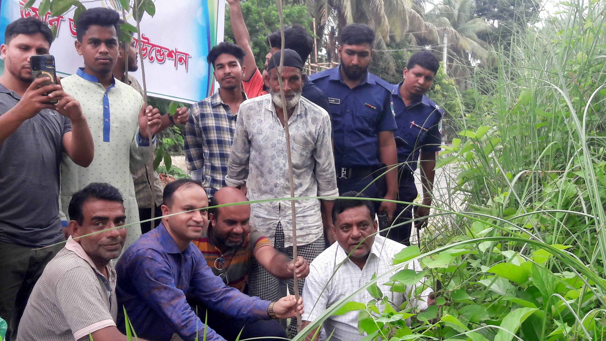 নড়াইলে খেজুর রসের ঐতিহ্য ফেরাতে ঊষার আলোর ব্যতিক্রমী উদ্যোগ