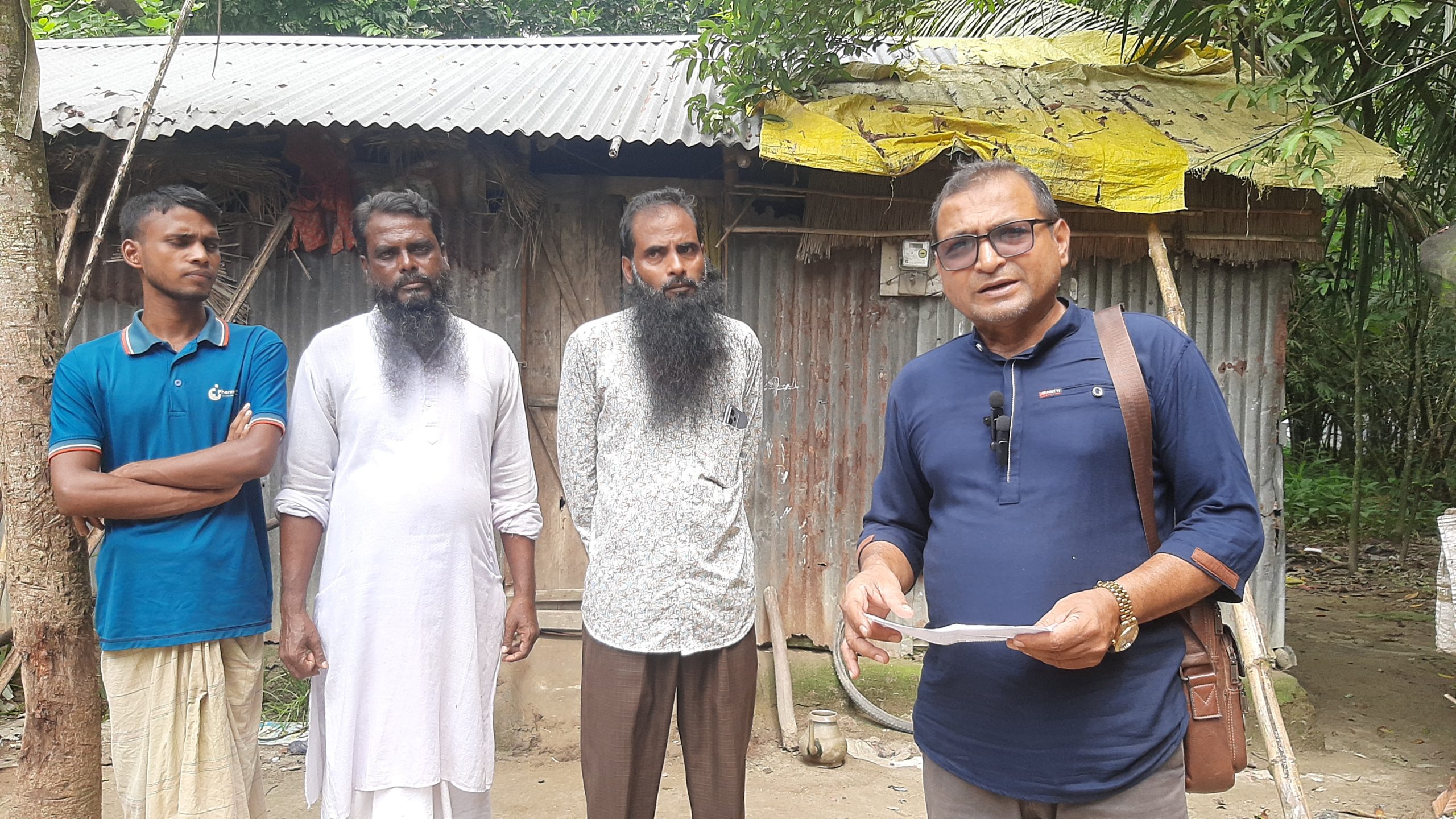 নকলায় ভাঙ্গা ঘরে মানবেতর জীবন যাপন করছে দরিদ্র বিধবা রাশিদা বেগমের পরিবার