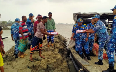 ঘূর্ণিঝড়ে ক্ষতিগ্রস্ত অসহায় মানুষের পাশে বাংলাদেশ কোস্ট গার্ড