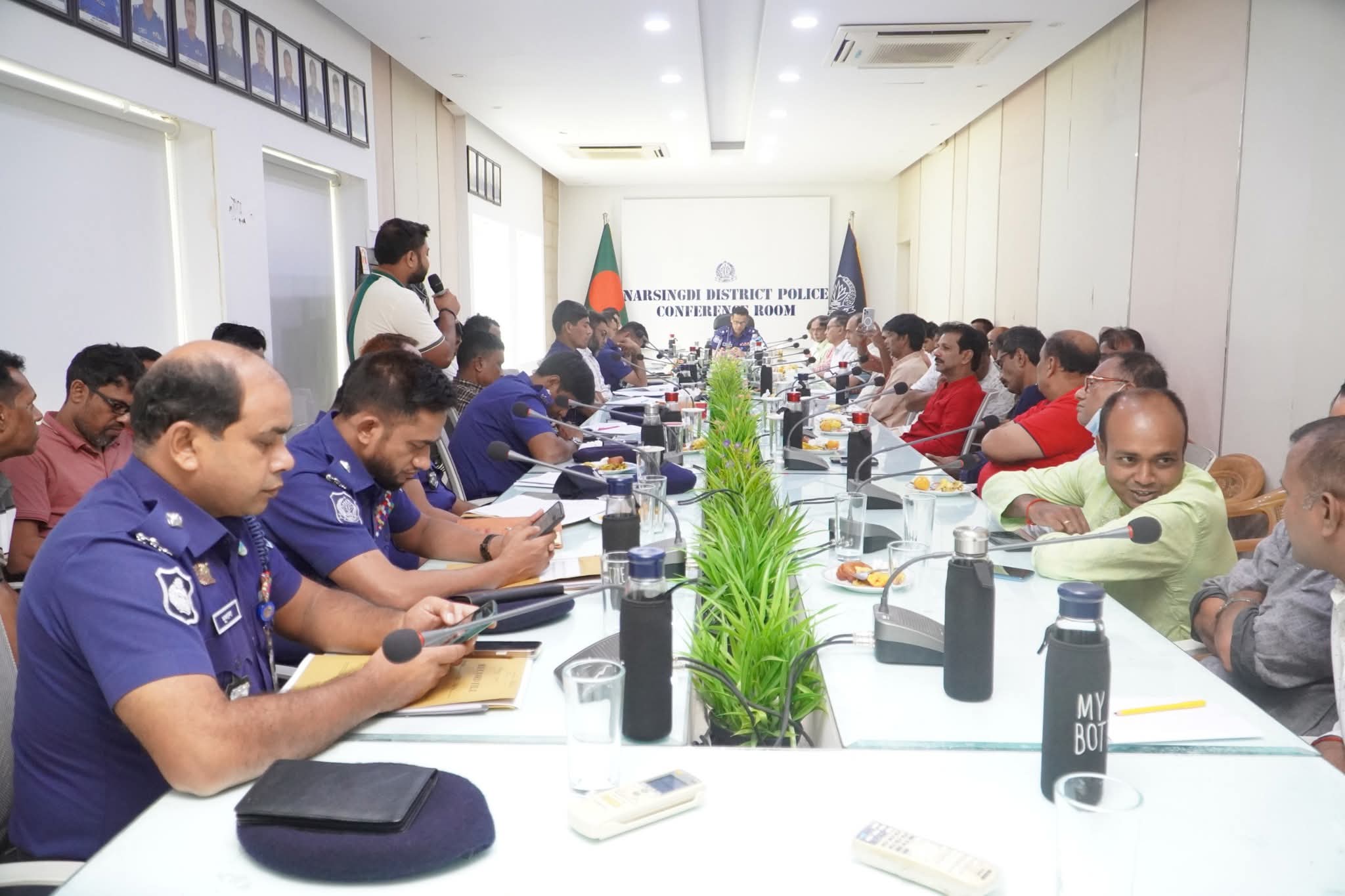 আসন্ন শারদীয় দুর্গাপূজা উপলক্ষে নরসিংদীতে আইন-শৃঙ্খলা সংক্রান্ত আলোচনা সভা অনুষ্ঠিত