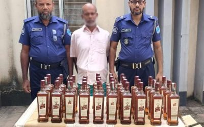 নরসিংদীতে বিদেশি মদসহ মাদক ব্যবসায়ী গ্রেফতার