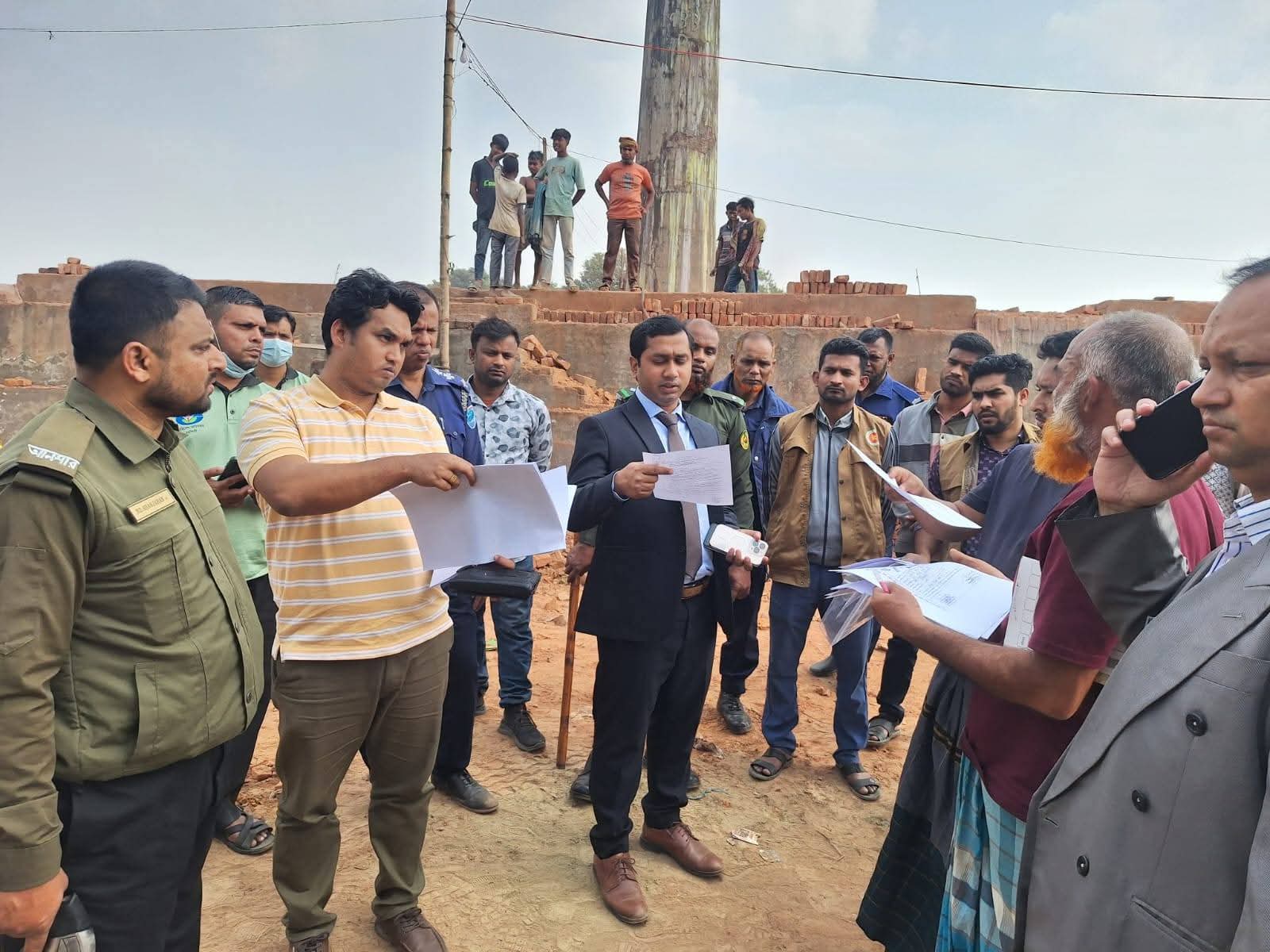 মনোহরদীতে ৭ ইটভাটায় ৫ লাখ ৫০ হাজার টাকা জরিমানা