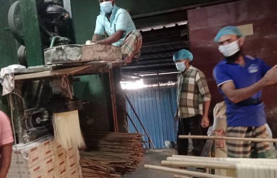 ইফতার সামগ্রীতে অনিয়ম: শিবপুরে তিন ব্যবসায়ীকে জরিমানা