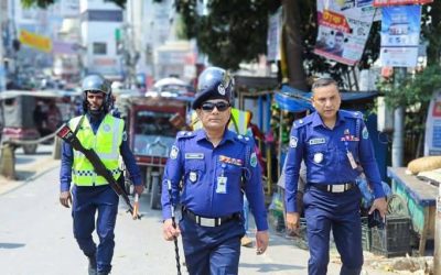 শহরের যানজট নিরসনে নওগাঁ পুলিশ সুপার এর রাস্তায় অবৈধ পার্কিং, এবং ফুটপাতের দোকান পরিদর্শন 