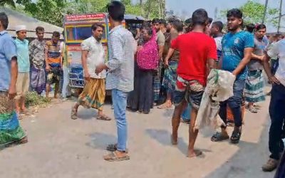 গোসাইরহাটে ভিজিএফের চাল নিয়ে বিএনপির দুই পক্ষের সংঘর্ষ বোমা হামলায় আহত: ৪