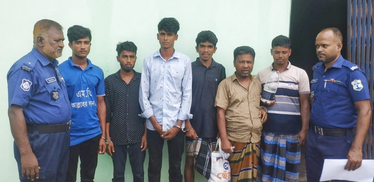 শরীয়তপুরে ড্রেজার-বাল্কহেড ও মাছ ধরার অবৈধ জাল জব্দ: আটক ৯
