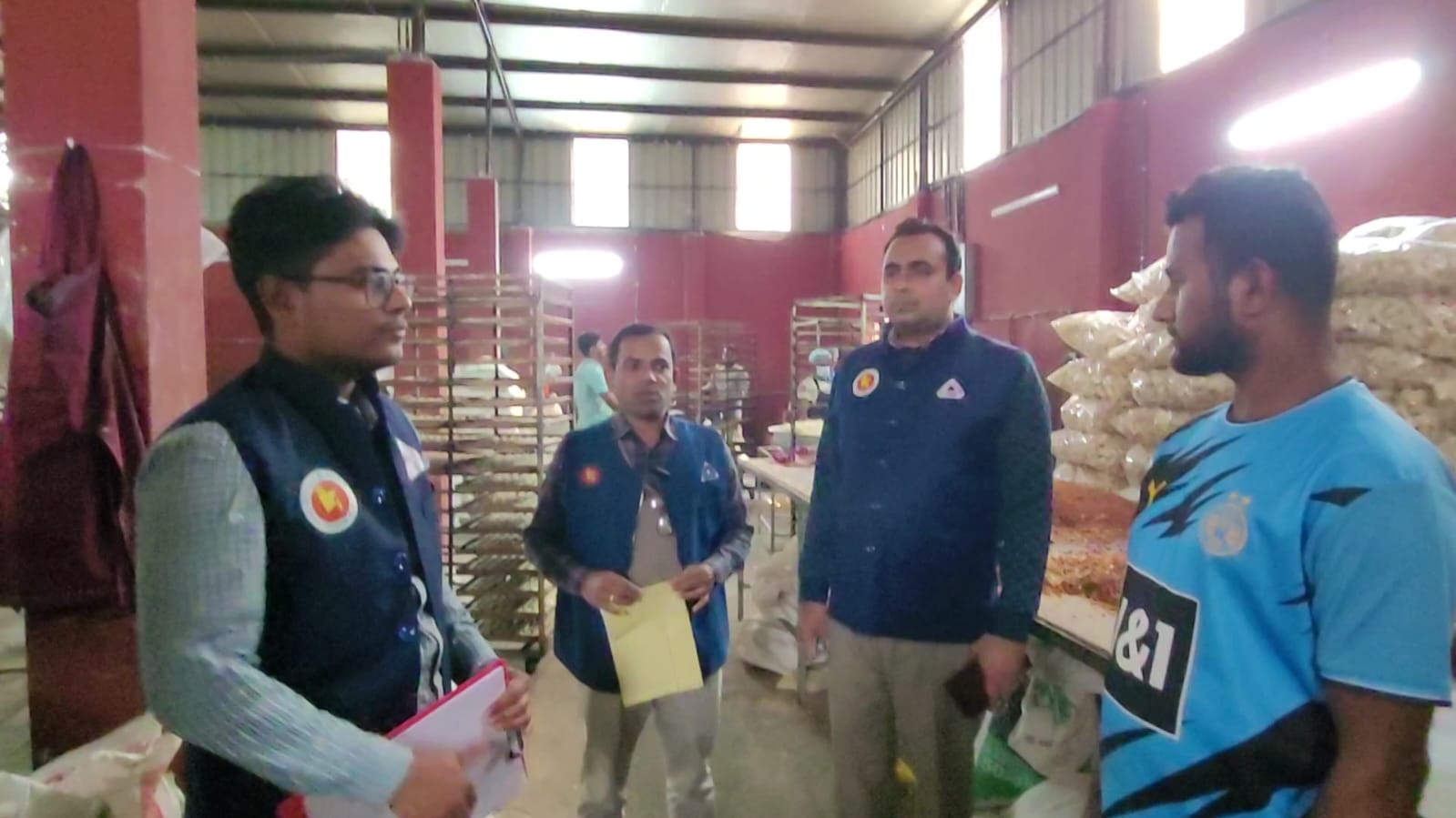 নরসিংদীতে বিএসটিআই’র বিশেষ অভিযান: ৫ প্রতিষ্ঠানকে লাইসেন্স গ্রহণের নির্দেশ