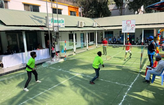 নরসিংদীতে বালক-বালিকাদের ব্যাডমিন্টন প্রতিযোগিতা ও পুরস্কার বিতরণ