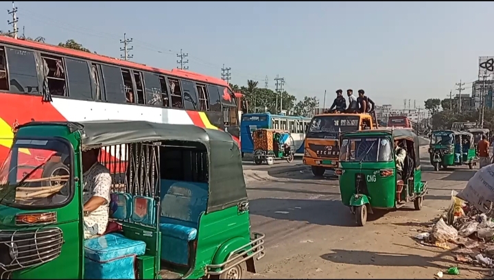 নরসিংদীতে মহাসড়কে ৩ চাকার যান চলাচলে জেলা পুলিশের নিষেধাজ্ঞা