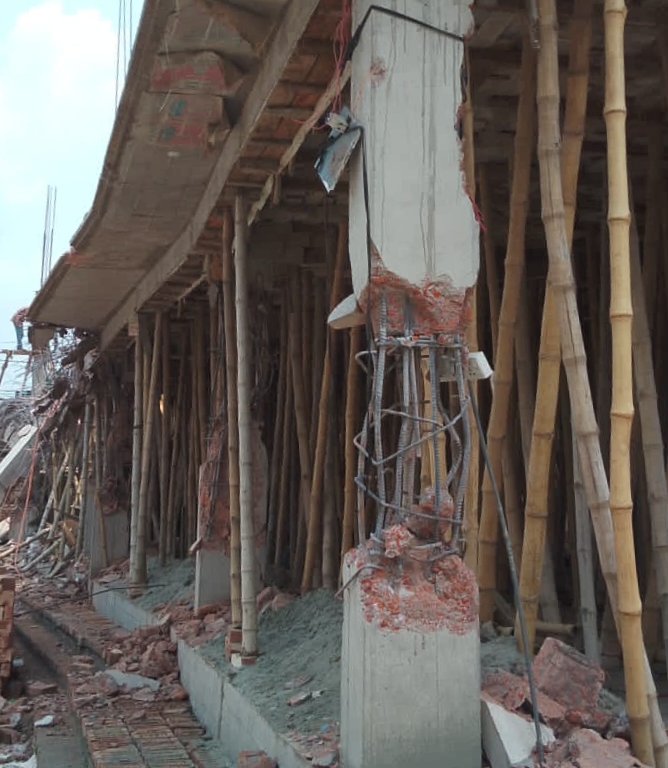 রাজধানীর উত্তরায় উত্তরখান এলাকায় রাজউকের মোবাইল কোর্ট পরিচালনা
