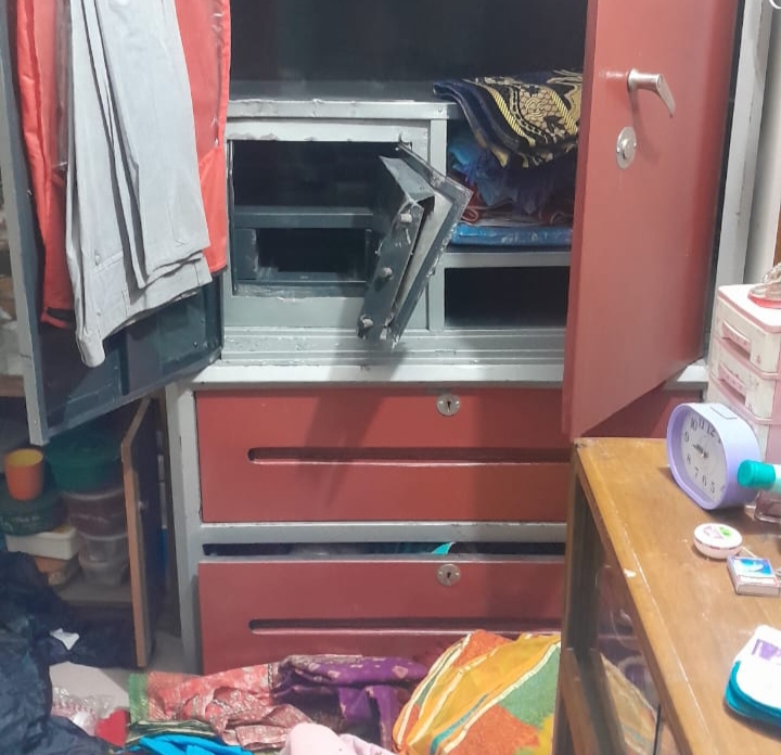 গেন্ডারিয়ায় পুলিশ কর্মকর্তার বাসায় দুর্ধর্ষ চুরি: সাড়ে ৩ ভরি স্বর্ণ ও নগদ টাকা লুট