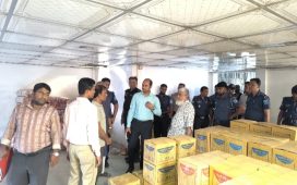 নরসিংদীতে বাজার মনিটরিংয়ে মোবাইল কোর্ট: অতিরিক্ত দামে পণ্য বিক্রি, জরিমানা ৫ হাজার