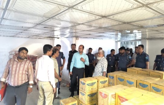 নরসিংদীতে বাজার মনিটরিংয়ে মোবাইল কোর্ট: অতিরিক্ত দামে পণ্য বিক্রি, জরিমানা ৫ হাজার