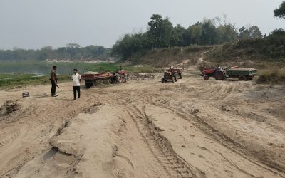 মনোহরদীতে ব্রহ্মপুত্র নদ থেকে অবৈধভাবে বালু তোলে বিক্রি , ৪ ট্রলি জব্দ