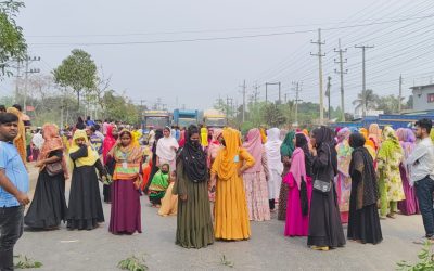 ভালুকায় বকেয়া বেতন নিয়ে শ্রমিকদের সড়ক অবরোধ, ধাওয়া-পাল্টা ধাওয়া