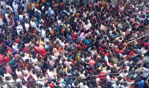 রমনা বটমূলে লাখো মানুষের ঢল: উৎসবের আমেজে নতুন বছরকে বরণ