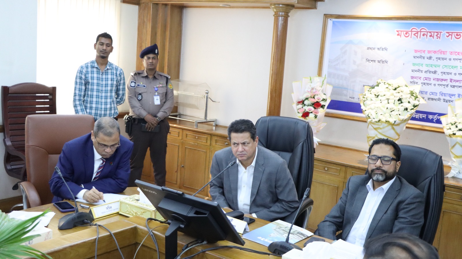 ‘যারা জনগণের ভোগান্তির কারণ হবেন, তাদের ছাড় দেওয়া হবে না’ – রাজউকের মতবিনিময় সভায় গৃহায়ন ও গণপূর্ত মন্ত্রী