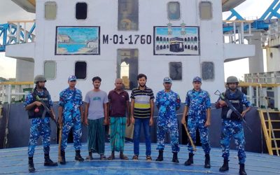 কোস্ট গার্ডের অভিযানে চাঁদাবাজদের জিম্মি হওয়া ০৩ নাবিক উদ্ধার