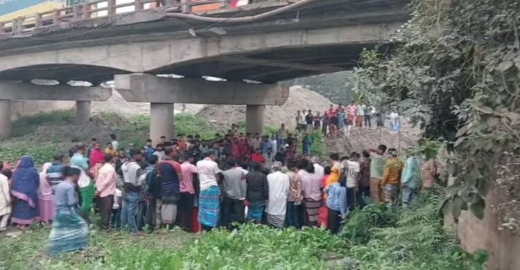 নরসিংদীতে মহাসড়কের সেতুর নীচে অজ্ঞাত নারীর মরদেহ